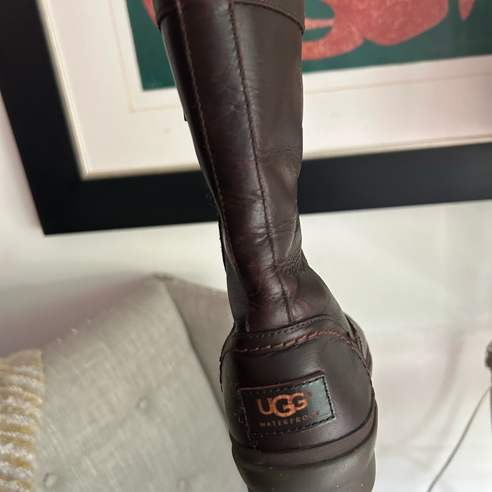 Women UGG TALL BOOTS SIZE 8
